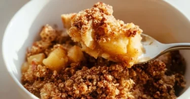 Healthy Breakfast Apple Crumble with oats and fruits