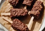 Healthy peanut butter yogurt crunch bars with yogurt and crunchy texture